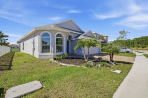 425 Seafoam Circle, Fort Pierce, FL 34945 - MLS#R11158525