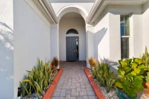 4777 Four Lakes Circle, Vero Beach, FL 32968 - MLS#R11158812