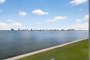 100 Shore Court, North Palm Beach, FL 33408 - MLS#R11158899