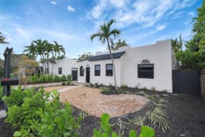 705 Colonial Road, West Palm Beach, FL 33405 - MLS#R11158993