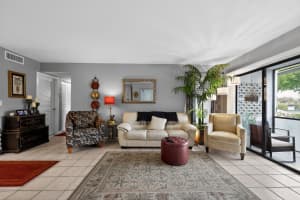 1013 Green Pine Boulevard, West Palm Beach, FL 33409 - MLS#R11159238