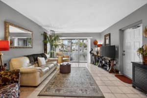 1013 Green Pine Boulevard, West Palm Beach, FL 33409 - MLS#R11159238