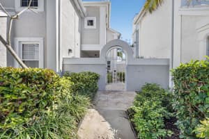 45 Windsor Lane, Palm Beach Gardens, FL 33418 - MLS#R11159288