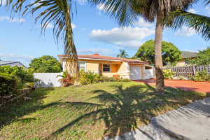 913 Bradley Court, West Palm Beach, FL 33405 - MLS#R11159356