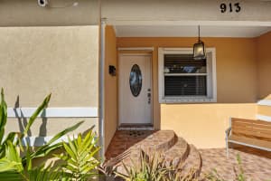 913 Bradley Court, West Palm Beach, FL 33405 - MLS#R11159356