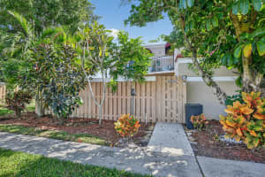 4005 Village Drive, Delray Beach, FL 33445 - MLS#R11159580