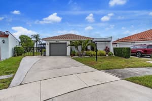 8321 Bonita Isle Dr Drive, Lake Worth, FL 33467 - MLS#R11159897