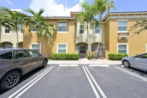 297 Lake Monterey Circle, Boynton Beach, FL 33426 - MLS#R11159950