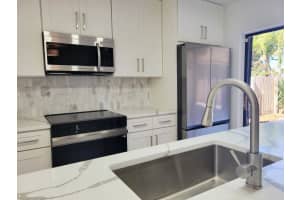 201 2nd Way, West Palm Beach, FL 33407 - MLS#R11160023