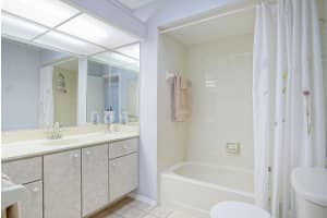 121 Lakehurst Drive, Port Saint Lucie, FL 34983 - MLS#R11160212