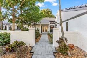 37 Clubhouse Lane, Boynton Beach, FL 33436 - MLS#R11160950