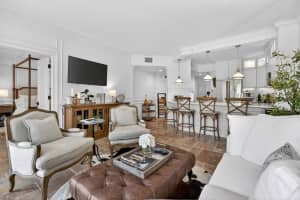 100 Uno Lago Drive, Juno Beach, FL 33408 - MLS#R11161034