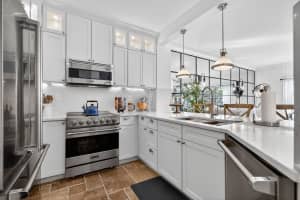 100 Uno Lago Drive, Juno Beach, FL 33408 - MLS#R11161034