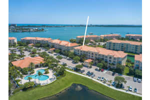 6 Harbour Isle Drive, Fort Pierce, FL 34949 - MLS#R11161964