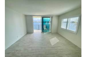 300 Croton Avenue, Lantana, FL 33462 - MLS#R11162470