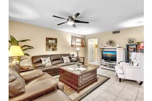28 Colonial Club Drive, Boynton Beach, FL 33435 - MLS#R11162644