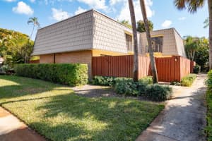 1700 Embassy Drive, West Palm Beach, FL 33401 - MLS#R11162665