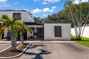 1340 Golfview Drive, Pembroke Pines, FL 33026 - MLS#R11162677