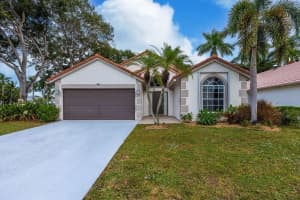 1975 Oak Berry Circle, Wellington, FL 33414 - MLS#R11163479