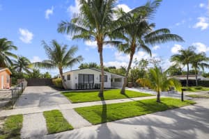 740 43 Court, Deerfield Beach, FL 33064 - MLS#R11163706