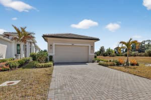 320 SE Via Sangro, Port St. Lucie, FL 34952, Port Saint Lucie, FL 34952 - MLS#R11163718
