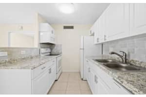 631 Executive Center Drive, West Palm Beach, FL 33401 - MLS#R11163758