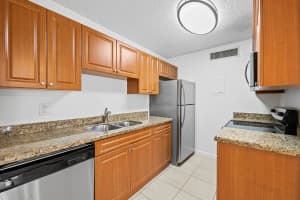 639 Executive Center Drive, West Palm Beach, FL 33401 - MLS#R11163761