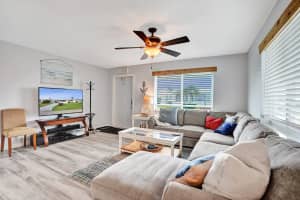 901 6th Avenue, Boynton Beach, FL 33426 - MLS#R11163840