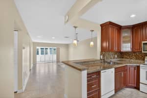 374 Bennington Lane, Lake Worth, FL 33467 - MLS#R11164066