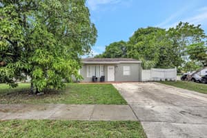 6290 Sw 18th Place, North Lauderdale, Fl 33068, North Lauderdale