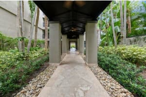 1830 Embassy Drive, West Palm Beach, FL 33401 - MLS#R11164398