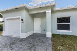 6215 4th Lane, Vero Beach, FL 32968 - MLS#R11164583