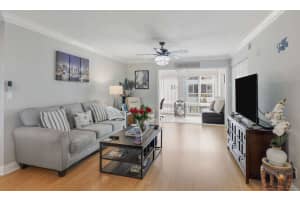 17 Colonial Club Drive, Boynton Beach, FL 33435 - MLS#R11164637