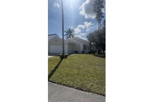 672 45 Avenue, Deerfield Beach, FL 33442 - MLS#R11165372