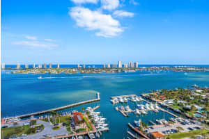 220 Lake Shore Drive, West Palm Beach, FL 33403 - MLS#R11165557