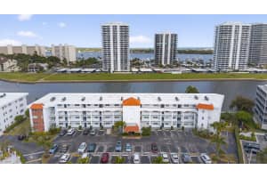 28 Yacht Club Drive, Juno Beach, FL 33408 - MLS#R11165858