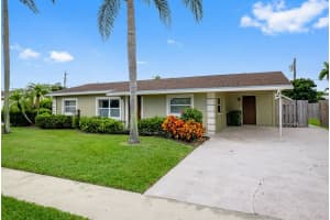 425 Palo Alto Drive, Lake Worth, FL 33461 - MLS#R11165890