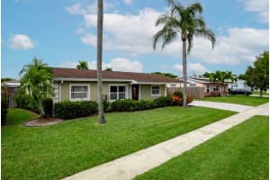 425 Palo Alto Drive, Lake Worth, FL 33461 - MLS#R11165890