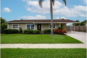 425 Palo Alto Drive, Lake Worth, FL 33461 - MLS#R11165890