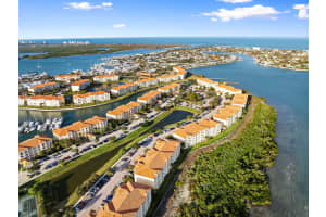 25 Harbour Isle Drive, Fort Pierce, FL 34949 - MLS#R11166597