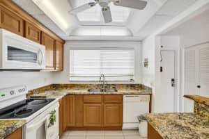 2012 Federal Highway, Boynton Beach, FL 33435 - MLS#R11166846