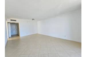 470 Executive Center Drive, West Palm Beach, FL 33401 - MLS#R11167121