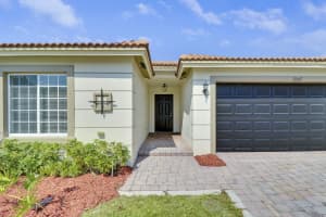 2007 Jamesport Dr Drive, Port Saint Lucie, FL 34953 - MLS#R11167168