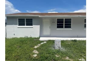 422 Caroline Avenue, West Palm Beach, FL 33413 - MLS#R11167268