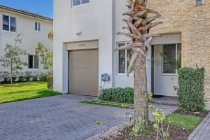 1010 Pioneer Way, Royal Palm Beach, FL 33411 - MLS#R11167806