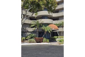 1001 Colony Point Circle, Pembroke Pines, FL 33026 - MLS#R11167942