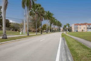 9041 Sunrise Lakes Boulevard, Sunrise, FL 33322 - MLS#R11168026