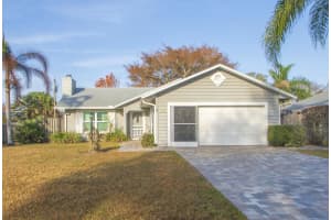 135 10th Avenue, Vero Beach, FL 32962 - MLS#R11168157