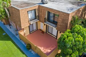 226 Alemeda Drive, Palm Springs, FL 33461 - MLS#R11168358