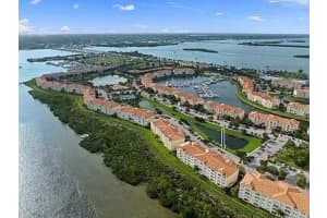 26 Harbour Isle Drive, Fort Pierce, FL 34949 - MLS#R11168740